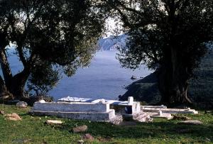 Tombes Isolées près de la Côte