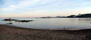 Plage du Belvédère et vue du golfe de Bône