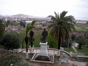 Annaba, Statue d'une église