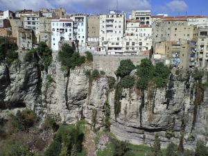 Constantine, Maisons au bord de la falaise