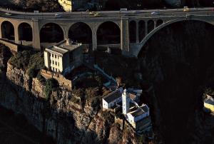 Constantine, la ville suspendue