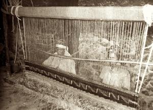 Tissage d’une natte « amara » en 1941