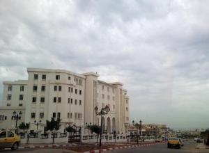 La Cour de Mostaganem (vue de gauche)