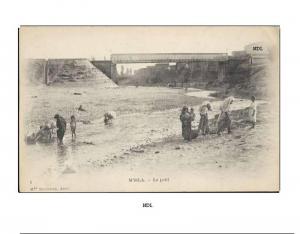 Femmes Lavant Vêtements à  l'Oued K'sob