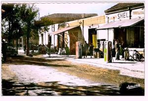 La station Shell Et l'hôtel de l'Oasis ( Ex Transatlantique)