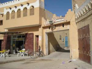 Porte d'entrée BAB EL BOUSTANE  vers le vieux souk Marché couvert