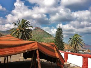 Khayma Suspendue à  la Promenade de l'étang - Oran