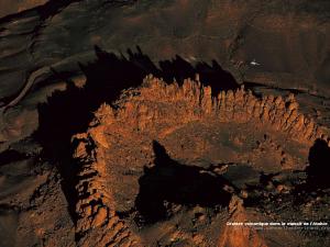 Cratère volcanique dans le massif de l'Atakor