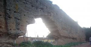 muraille antique et millénaire de sour kel mitou