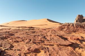Un Désert de Sable et de Roche à Illizi