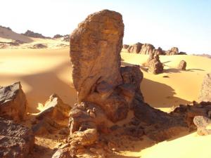 Échantillon de roche à Tisras (Illizi)