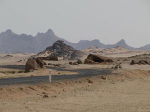 Sur la route de Lybie (illizi)