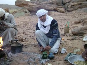 Préparation de thé à la tradition Touareg