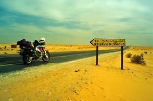 Route menant à Hassi Messaoud