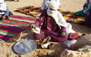 Le Thé servi à la tradition Touareg (illizi)