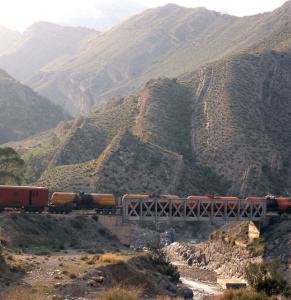 Train dans les Portes de Fer (BBA, Algérie)