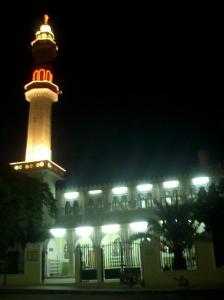Mosqée de la gare pendant la nuit