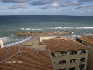 Cabanons sur la plage de Boumerdes