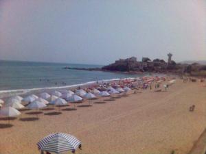 Une Plage de Boumerdes en période estivale