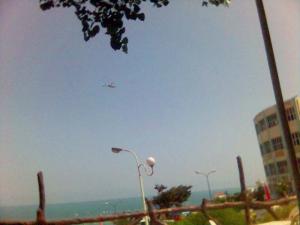 Hélicoptère de Plaisance survolant les côtes Boumerdes