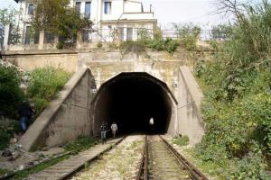 Entrée du tunnel menant à la gare de Thenia (Boumerdes)