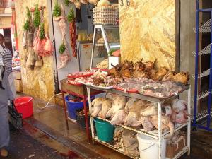 Etal de boucherie à Médéa