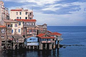 Alger, maisons en bord de mer. Janvier 1979