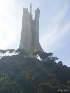 Alger - Maqam Chahid vu depuis le Jardin d'Essai