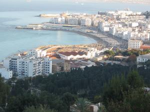 Alger vue depuis les hauteurs environnantes