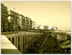 Un Boulevard  à Alger