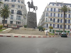 Statue de l'Emir Abdel Kader au centre ville d'Alger