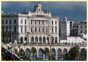 Bâtiment sur le  front de mer d'Alger