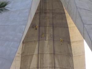 Travaux d'entretiens à Maqam Chahid (Alger)