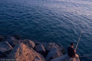 Un pécheur à Sidi Fredj (Alger)