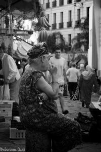 Vendeuse de Fruits et Légumes au Souk d'Alger