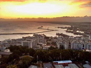 Alger. Soleil couchant