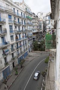 Rue Dr. Saadane (ex berthezene) à Alger