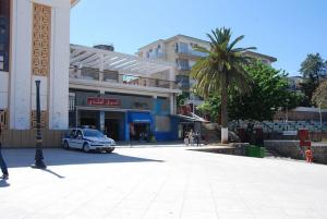 Entrée du Marché Populaire d'Alger