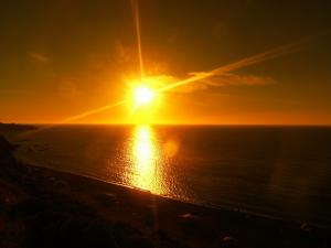 Soleil de Juin sur une Plage d'Alger