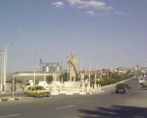 Statue de  Abbas Laghrour à l'Entrée de Khenchela
