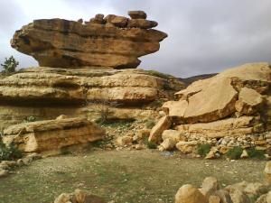 Roche façonnée naturellement par l'érosion (Khenchela)