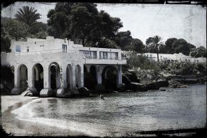 Construction en bord de Mer (Tipaza)