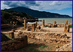 Colonnades Romaines en Bord de Mer à Tipaza