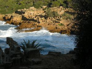 Mer agitée sur les ruines de Tipaza