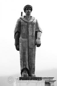 Stèle commémorative au centre ville de Tipaza