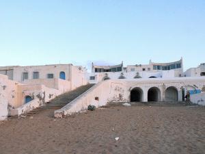 Complexe touristique de Fernand Pouillon au crépuscule (Tipaza Matarès)