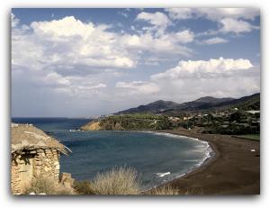 Vue sur la Plage de Sidi Braham à Tipaza