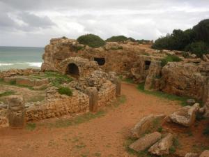 Une Allée dans la Cité Romaine de Tipaza