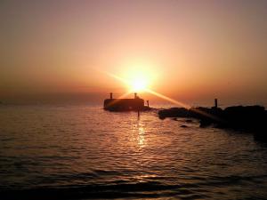 Lever du Jour sur une plage de Gouraya (Tipaza)