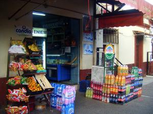 Magasin d'Alimentation au Centre Ville de Tipaza